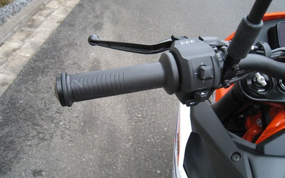 Neufahrzeug KTM 390 SMC R - Bild 11