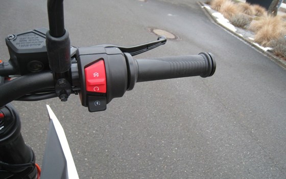 Neufahrzeug KTM 390 SMC R - Bild 12