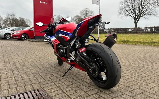 Gebrauchtmotorrad Honda CBR1000RR-R Fireblade SP - Bild 5