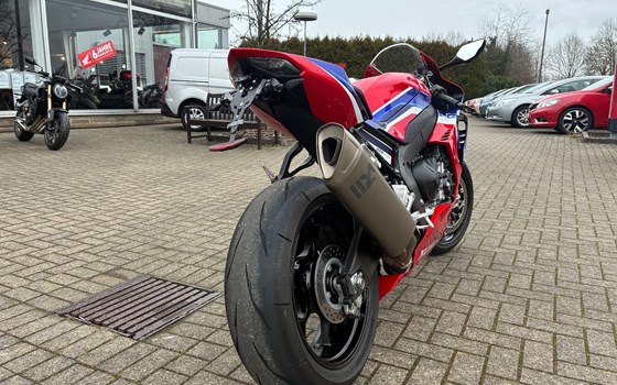 Gebrauchtmotorrad Honda CBR1000RR-R Fireblade SP - Bild 6