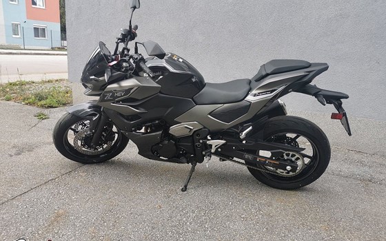 Gebrauchtmotorrad Kawasaki Z7 Hybrid - Bild 2