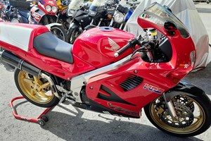 Offer Honda VFR 750 F