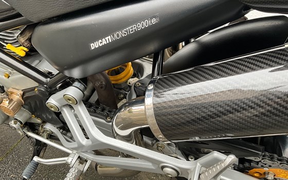 Gebrauchtmotorrad Ducati Monster 900 i.e. Dark - Bild 12