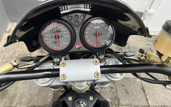 Gebrauchtmotorrad Ducati Monster 900 i.e. Dark - Bild 2