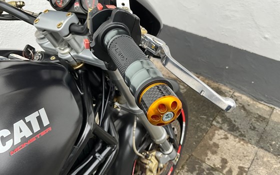 Gebrauchtmotorrad Ducati Monster 900 i.e. Dark - Bild 8