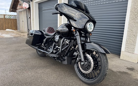 Gebrauchtmotorrad Harley-Davidson Street Glide FLHX - Bild 1