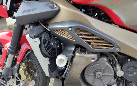 Gebrauchtmotorrad Aprilia Tuono V2 1000 - Bild 14