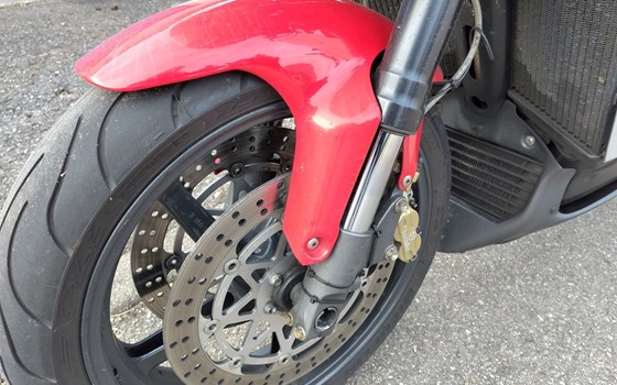 Gebrauchtmotorrad Aprilia Tuono V2 1000 - Bild 6