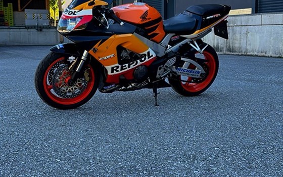 Gebrauchtmotorrad Honda CBR 900 RR Fireblade - Bild 3
