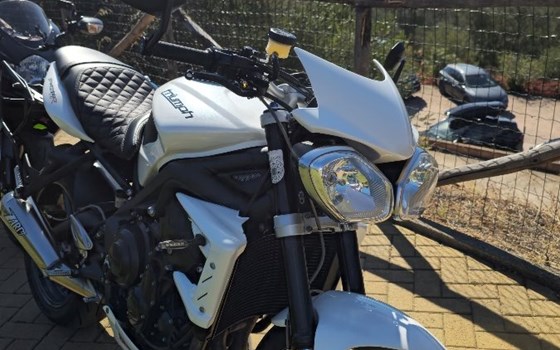 Gebrauchtmotorrad Triumph Street Triple 675 R - Bild 2