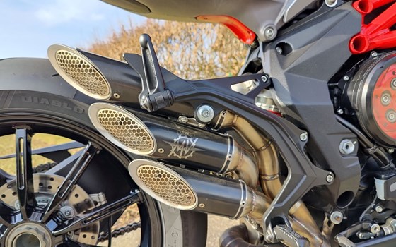 Gebrauchtmotorrad MV Agusta Brutale 800 RR Pirelli - Bild 10