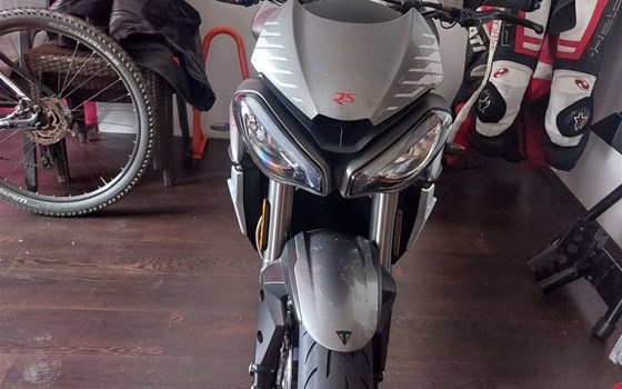 Gebrauchtmotorrad Triumph Street Triple 765 RS - Bild 3