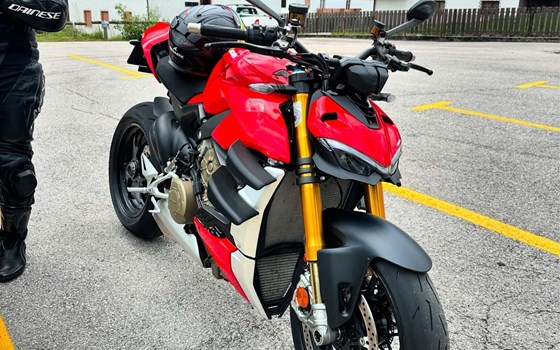 Gebrauchtmotorrad Ducati Streetfighter V4 S - Bild 1