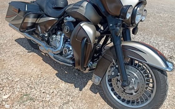 Gebrauchtmotorrad Harley-Davidson CVO Street Glide FLHXSE - Bild 2