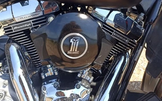 Gebrauchtmotorrad Harley-Davidson CVO Street Glide FLHXSE - Bild 4