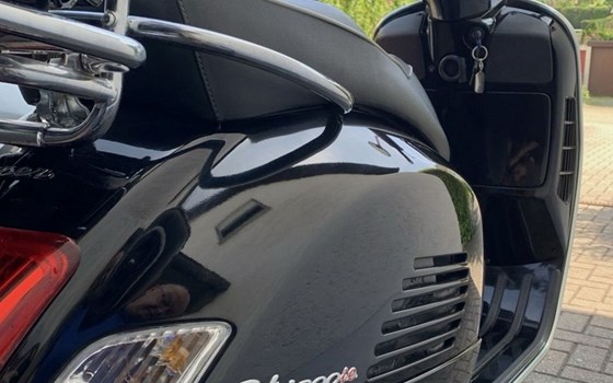 Gebrauchtmotorrad Vespa GTS 300 - Bild 2