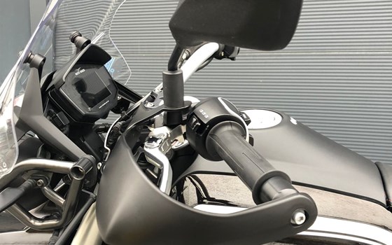 Gebrauchtmotorrad Moto Guzzi V85 TT Guardia d'Onore - Bild 12