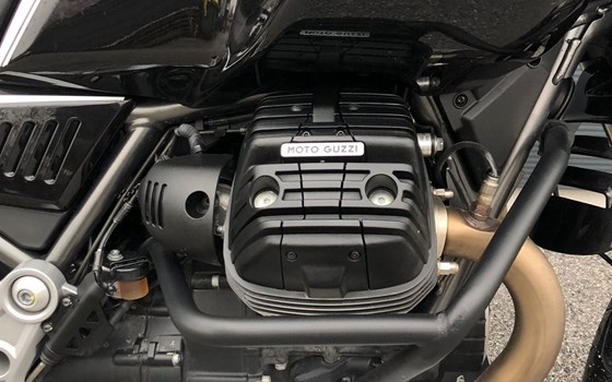 Gebrauchtmotorrad Moto Guzzi V85 TT Guardia d'Onore - Bild 6