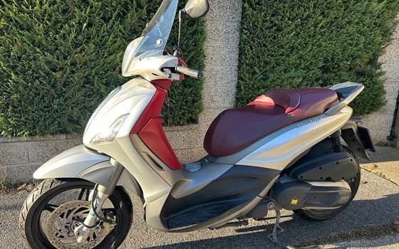 Gebrauchtmotorrad Piaggio Beverly 350ie Sport Touring - Bild 1
