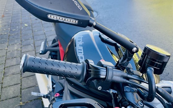 Gebrauchtmotorrad Triumph Street Triple 675 R - Bild 6