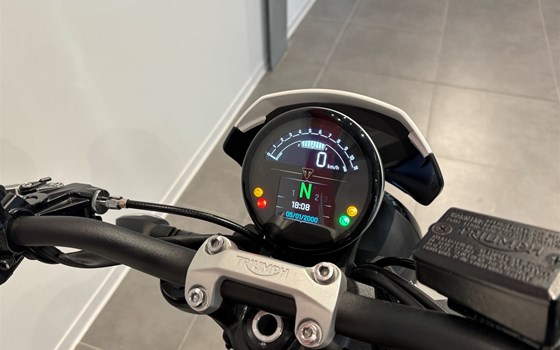 Gebrauchtmotorrad Triumph Trident 660 - Bild 7