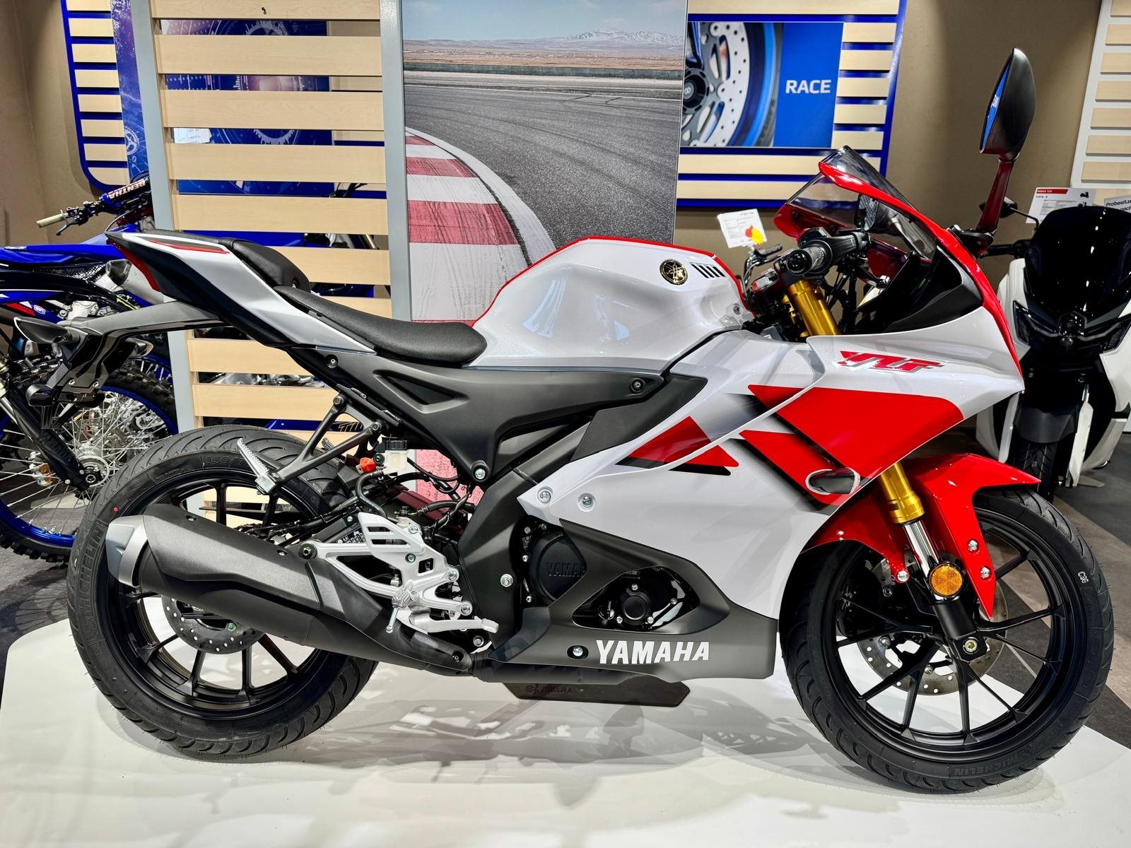 Yamaha R125 Anniversary White