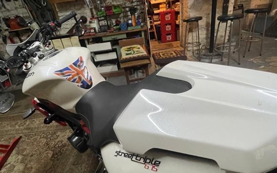 Gebrauchtmotorrad Triumph Street Triple - Bild 5