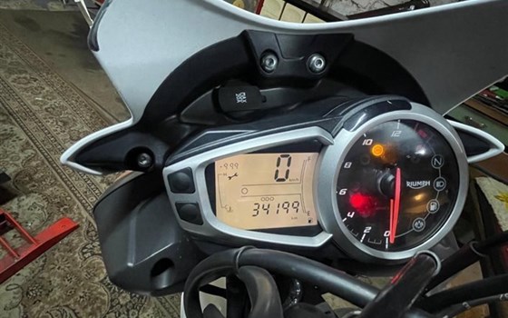 Gebrauchtmotorrad Triumph Street Triple - Bild 8
