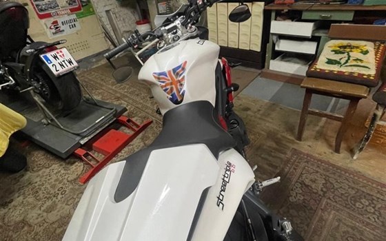 Gebrauchtmotorrad Triumph Street Triple - Bild 9