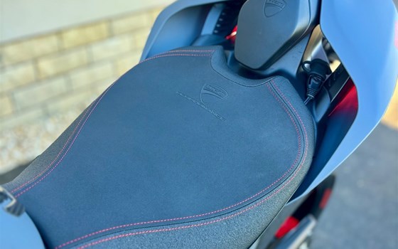 Gebrauchtmotorrad Ducati Streetfighter V4 S - Bild 3