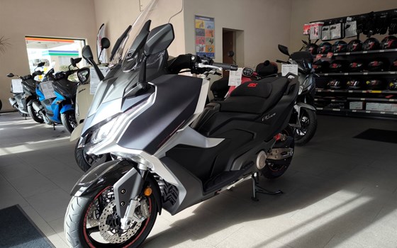 Gebrauchtmotorrad Kymco AK 575i ABS Premium - Bild 2