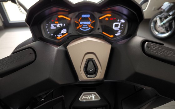 Gebrauchtmotorrad Kymco AK 575i ABS Premium - Bild 12