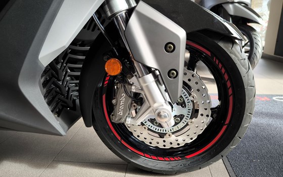 Gebrauchtmotorrad Kymco AK 575i ABS Premium - Bild 5