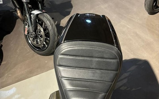 Gebrauchtmotorrad Ducati Diavel Carbon - Bild 3