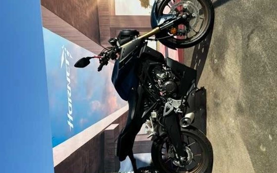 Gebrauchtmotorrad Honda CB125R - Bild 1