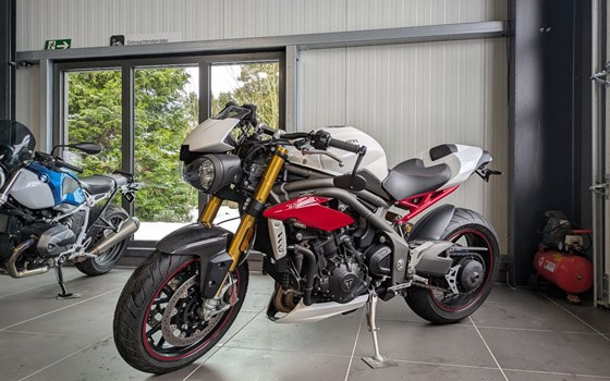 Gebrauchtmotorrad Triumph Speed Triple R - Bild 1