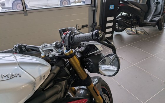 Gebrauchtmotorrad Triumph Speed Triple R - Bild 11