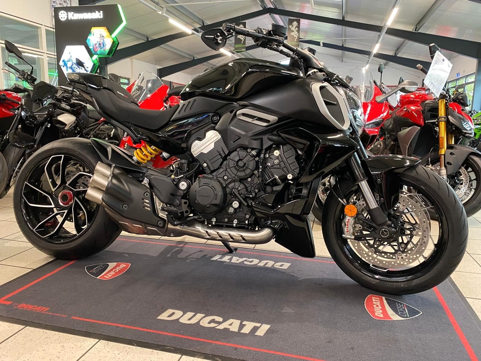 Ducati Diavel V4