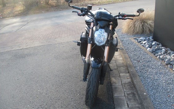 Gebrauchtmotorrad Triumph Speed Triple 1050 - Bild 4