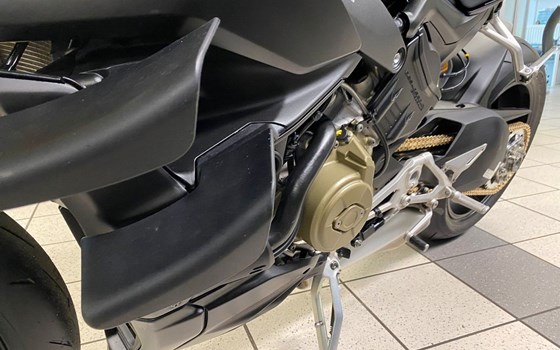 Gebrauchtmotorrad Ducati Streetfighter V4 S - Bild 13