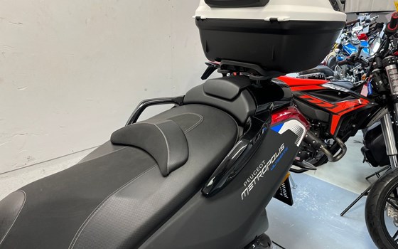 Gebrauchtmotorrad Peugeot Metropolis 400 - Bild 5