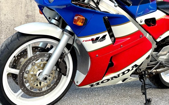 Gebrauchtmotorrad Honda VFR 400 R (NC30) - Bild 5