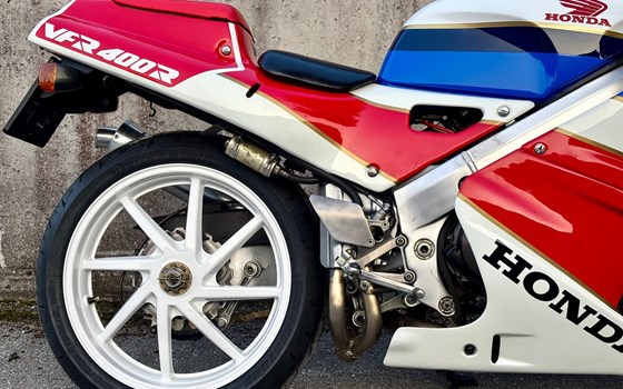 Gebrauchtmotorrad Honda VFR 400 R (NC30) - Bild 6