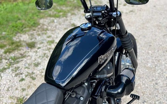 Gebrauchtmotorrad Harley-Davidson Softail Street Bob FXBB - Bild 2