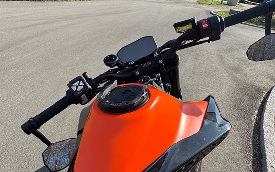 Gebrauchtmotorrad KTM 890 Duke GP - Bild 4