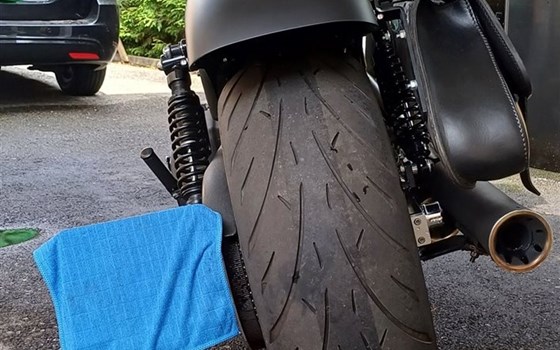 Gebrauchtmotorrad Harley-Davidson Dyna Street Bob FXDB - Bild 7