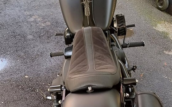 Gebrauchtmotorrad Harley-Davidson Dyna Street Bob FXDB - Bild 8