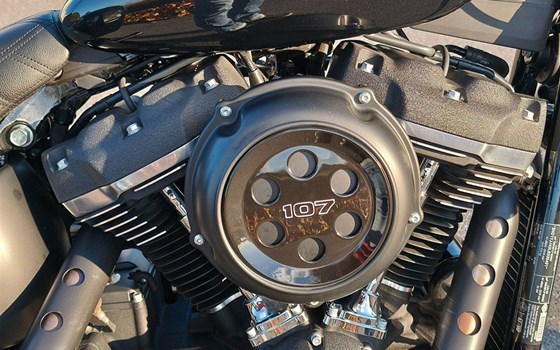 Gebrauchtmotorrad Harley-Davidson Softail Street Bob FXBB - Bild 4