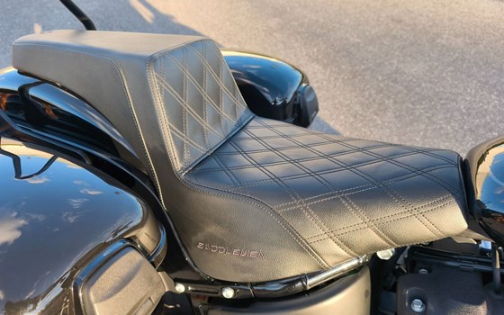 Gebrauchtmotorrad Harley-Davidson Softail Street Bob FXBB - Bild 7