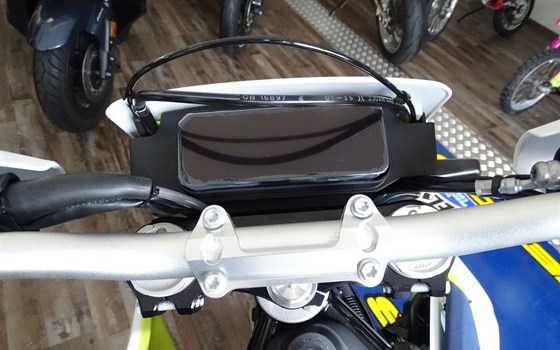 Neufahrzeug Husqvarna 701 Enduro - Bild 8